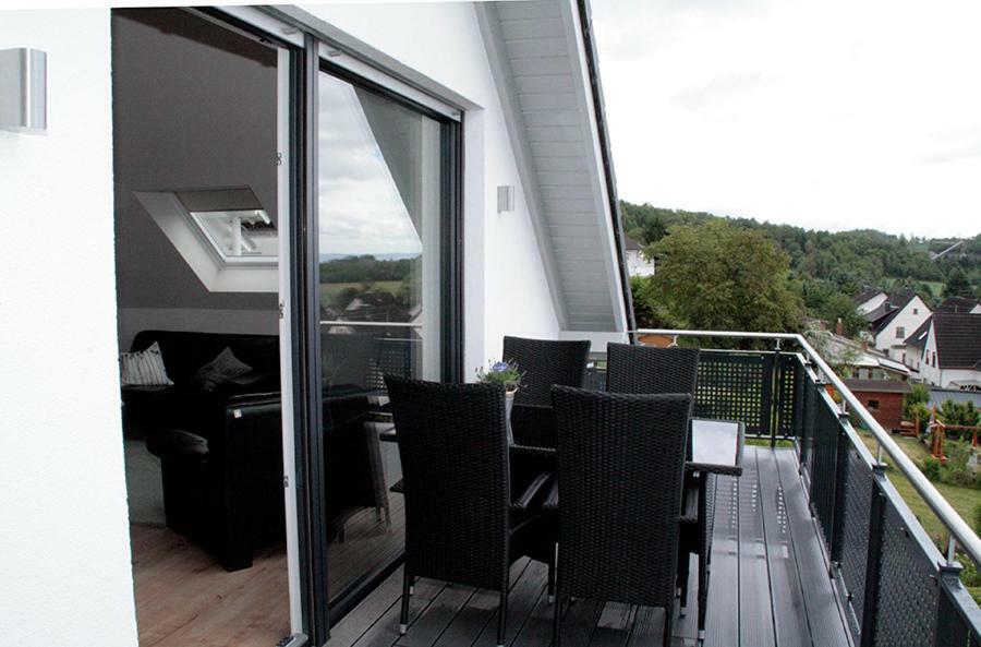 Ferienwohnungen Pellenzblick - Wohnen Auf Zeit - Nickenich Exterior photo