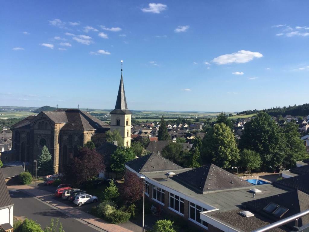 Ferienwohnungen Pellenzblick - Wohnen Auf Zeit - Nickenich Exterior photo